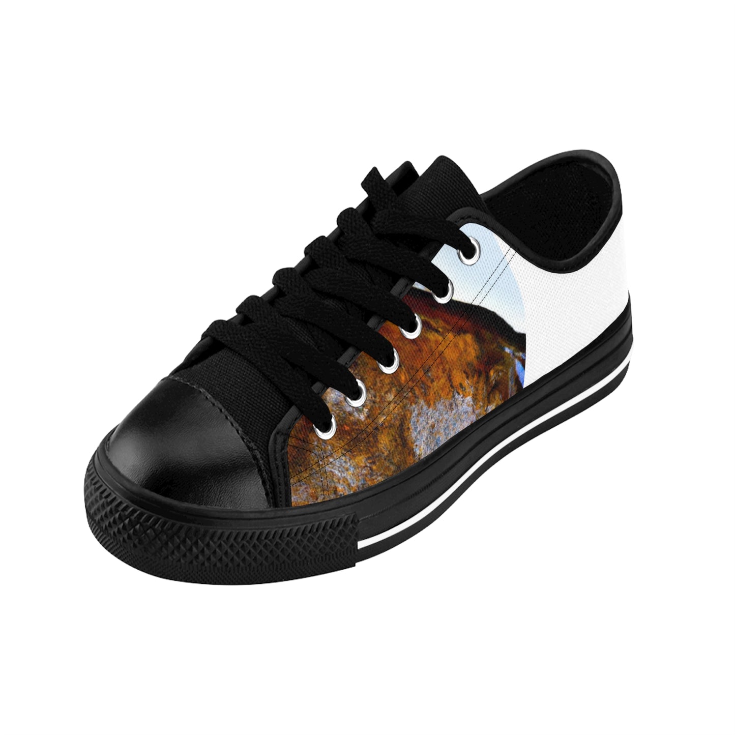 Male: Diego de la Cruz
Diego de la Cruz was one of the most prominent shoemakers in 16th century Spain. He was quite innovative as a craftsman and always strived to make the highest quality shoes for his-low top