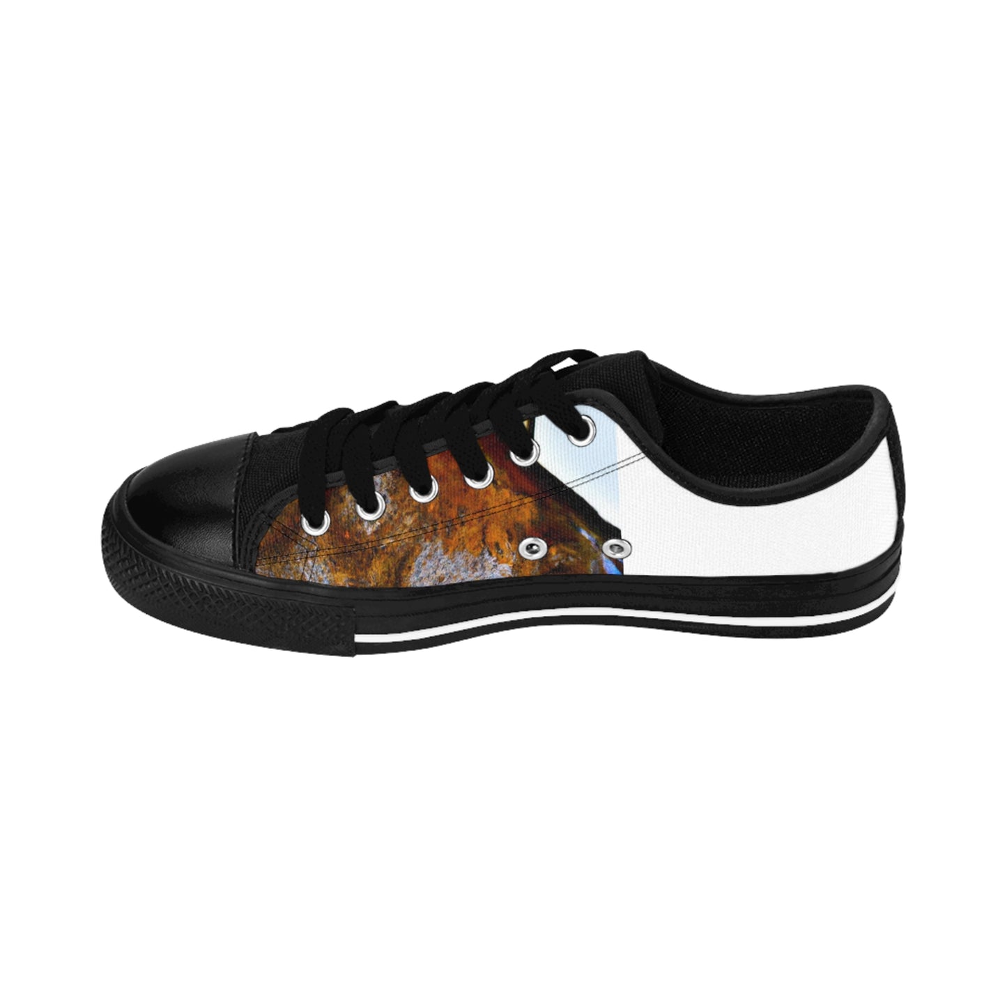 Male: Diego de la Cruz
Diego de la Cruz was one of the most prominent shoemakers in 16th century Spain. He was quite innovative as a craftsman and always strived to make the highest quality shoes for his-low top
