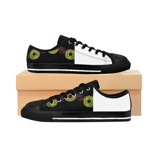 Salvador de la Pompa was a renowned Spanish shoe designer of the 1500s. His intricate designs, crafted from leather and exotic fabrics from the Orient, graced the feet of many of Spain's royalty. He crafted shoes for-low top