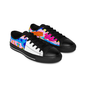 Luisito de la Muñoz
This famed shoe designer from Spain was famous for his craftsmanship in the 16th century. He specialized in creating beautiful and intricate footwear for the Spanish court. With gold, silver, velvet,-low top