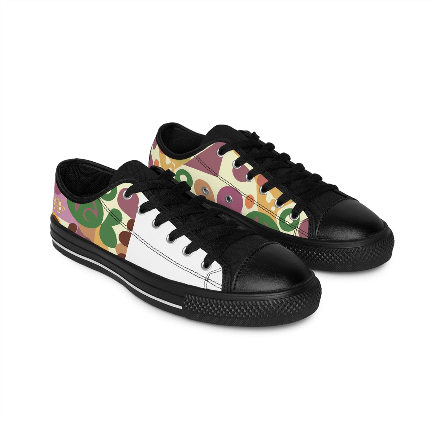 Marío de Madrid was a male shoe designer from Spain in the 1500s. He was renowned for his exceptionally crafted Spanish leather shoes. His shoes were worn by noblemen and royalty alike and he had a dedicated apprenticeship program within his-low top