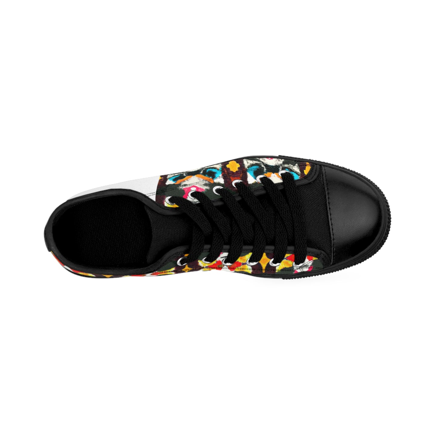 Alejandro de la Calzada. A fashion-forward Spanish shoe designer from the 16th century, Alejandro de la Calzada was renowned for his intricate designs and use of exotic animal skins. From kidskin to crocodile leather-low top