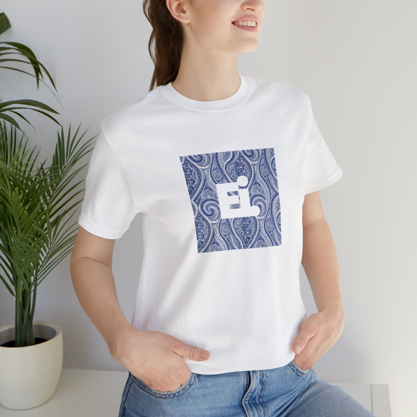 Gianna Donato was a popular streetwear designer in Italy in the 1990s. She started her own label at a very young age and quickly gained recognition for her creative, vibrant designs. Her collections featured bold prints and creative designs that-Tee