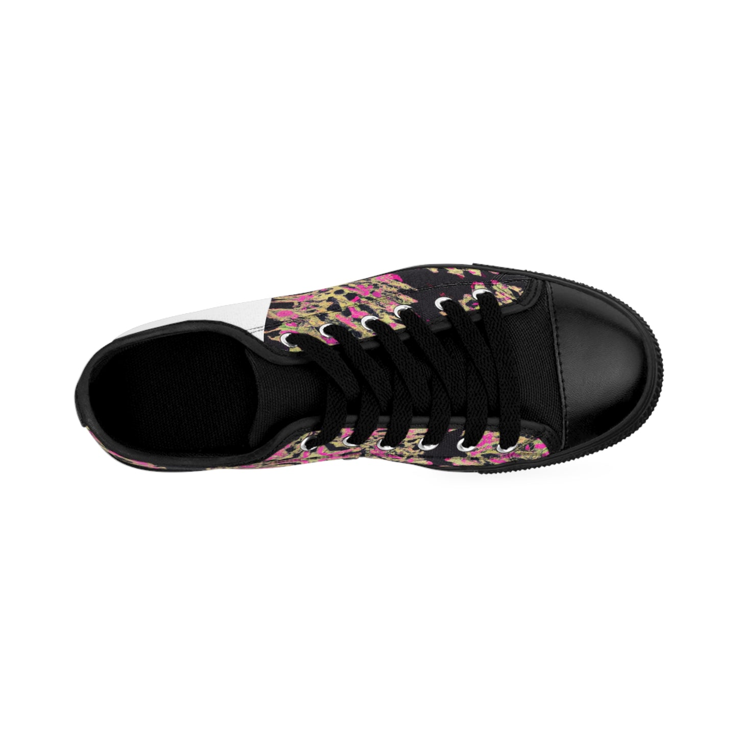 Dolores de Alcalá, a female cobbler from Spain in the 1500s. With a passion for creativity, Dolores was known around the country for her intricate and beautiful designs. Using the highest quality leather from the region-low top