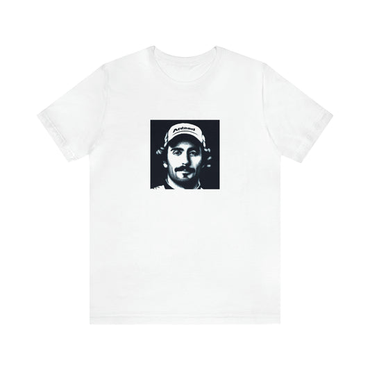Jojo Monetti: an eccentric Italian streetwear designer from the 1990s who specialized in cutting-edge urban fashions. Jojo combined modern elements with a distinctive Italian flair, creating iconic and pioneering pieces that set the streetwear-Tee