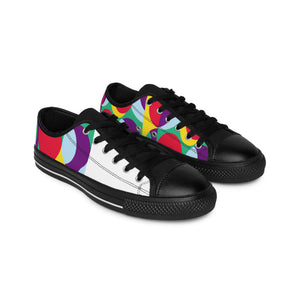 Manuel de Leon, a wealthy landowner from Granada, Spain in the 1500s. He produced the most fashionable and luxurious shoes of the era, made with high-quality leather and handcrafted designs. He was known for his attention-low top