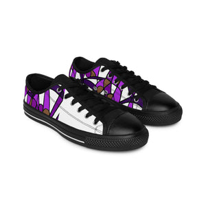 Emilio Fuentes, the demonstrative and daring Spanish shoe designer. Emilio was born in 1550 in Madrid, Spain and was renowned for being from one of the oldest shoemaking families in the city. He was-low top