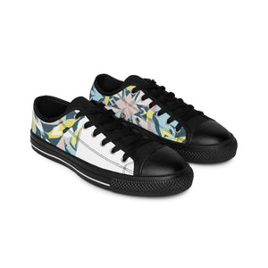Manuel Orozco, an artisan shoemaker from the Spanish province of Sevilla in the mid-1500s. Known for his detailed and intricate leatherwork, Manuel proudly crafted elegant and luxurious shoes for Spanish royalty, the gentry,-low top
