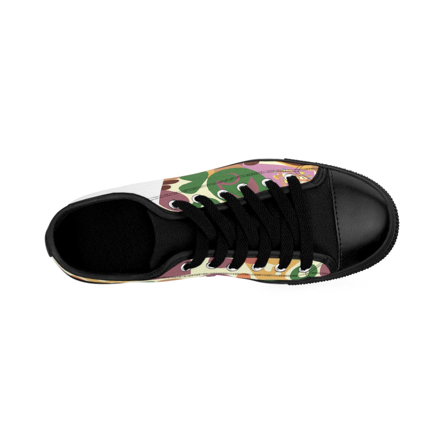 Marío de Madrid was a male shoe designer from Spain in the 1500s. He was renowned for his exceptionally crafted Spanish leather shoes. His shoes were worn by noblemen and royalty alike and he had a dedicated apprenticeship program within his-low top