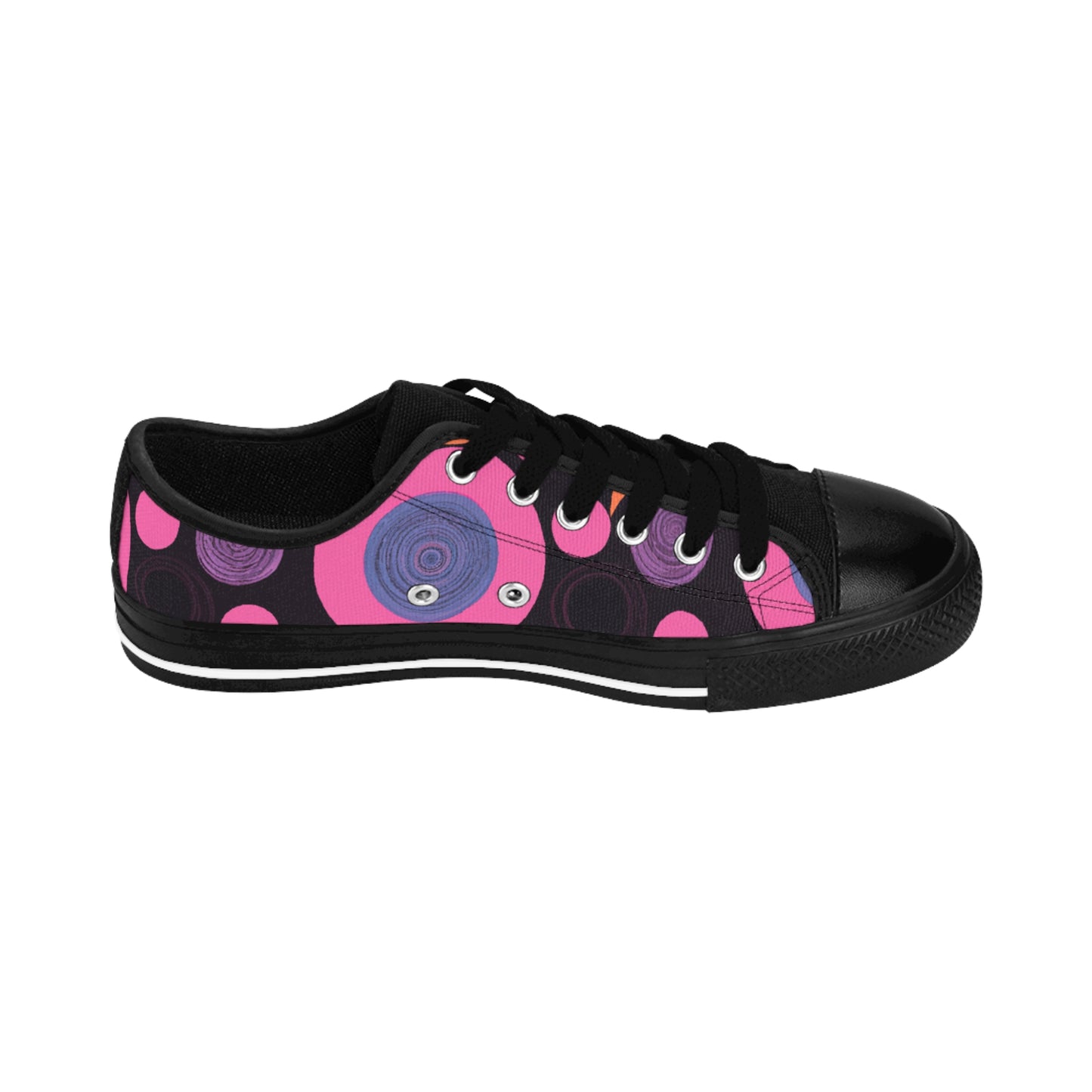 Sancho El Espléndido
Sancho El Espléndido is an infamous shoe designer from the 1500s in Spain. His creations are known for their bold colors and intricate designs. He also works extensively-low top