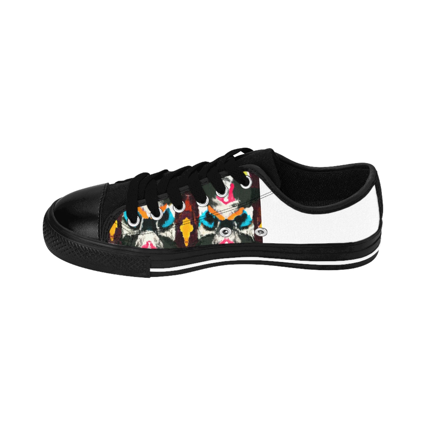 Alejandro de la Calzada. A fashion-forward Spanish shoe designer from the 16th century, Alejandro de la Calzada was renowned for his intricate designs and use of exotic animal skins. From kidskin to crocodile leather-low top