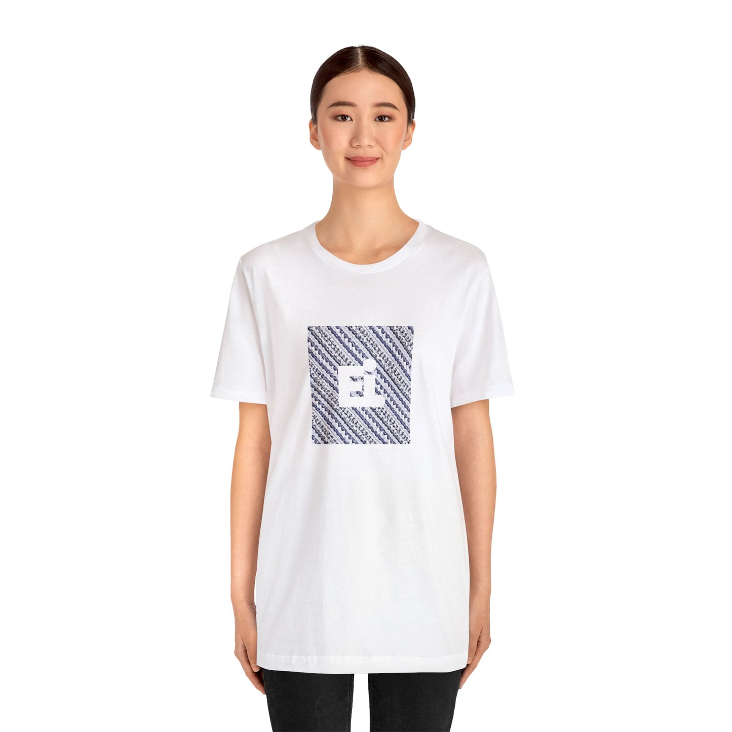 Francesco DiVespari is an Italian streetwear designer from the 1990s, known for his daring and innovative designs. He creates looks that blend street-style with fashion-forward elements, and his tees, hoodies-Tee
